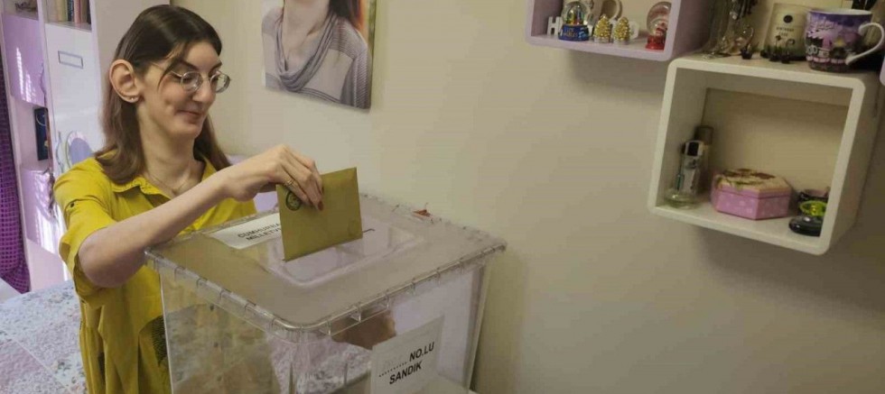 Dünya’nın En Uzun Boylu Kadını da Oy Kullandı…