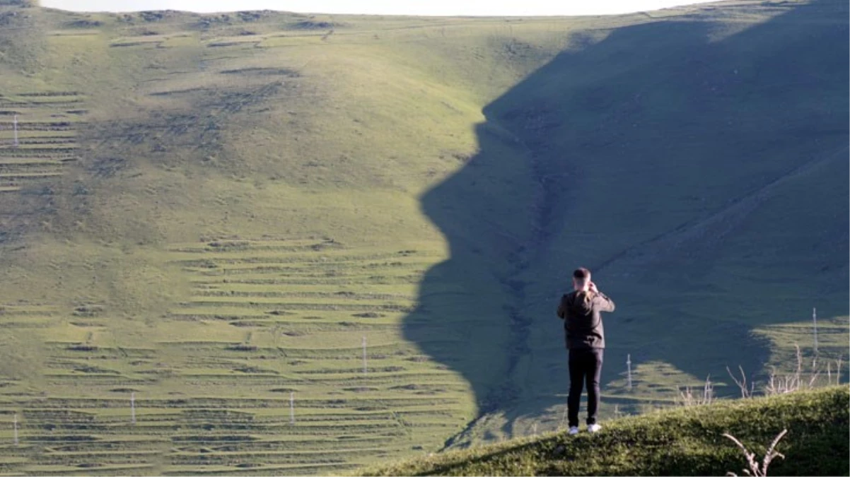 Ardahan’da her yıl olduğu gibi bu sene de Atatürk silüeti görüldü! Vatandaşlar akın etti