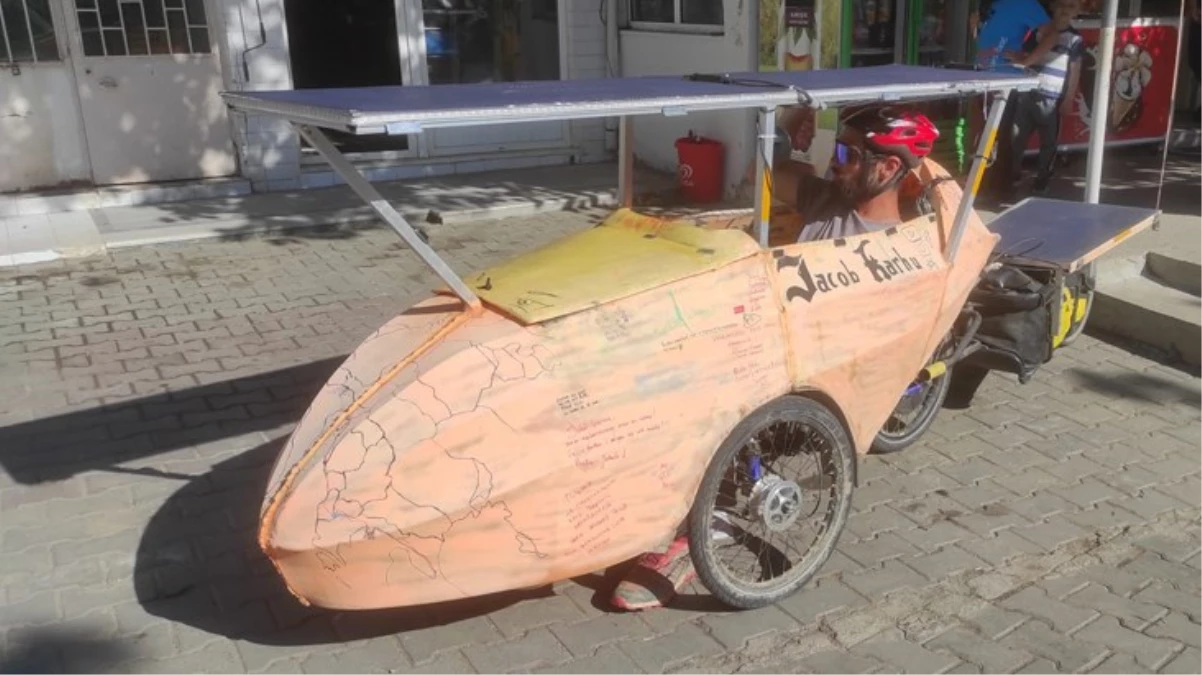 Fransa’dan İstanbul’a bu araçla geldi! Yolda onu görenler şaşırıyor