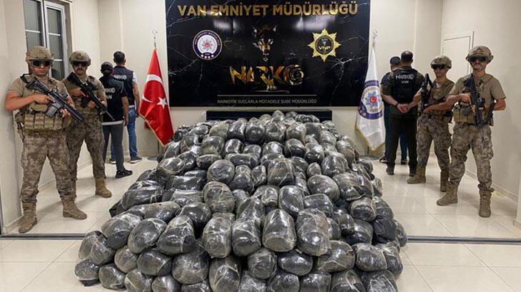 Bakan Yerlikaya duyurdu: 2 ton 90 kilogram toz esrar ele geçirildi