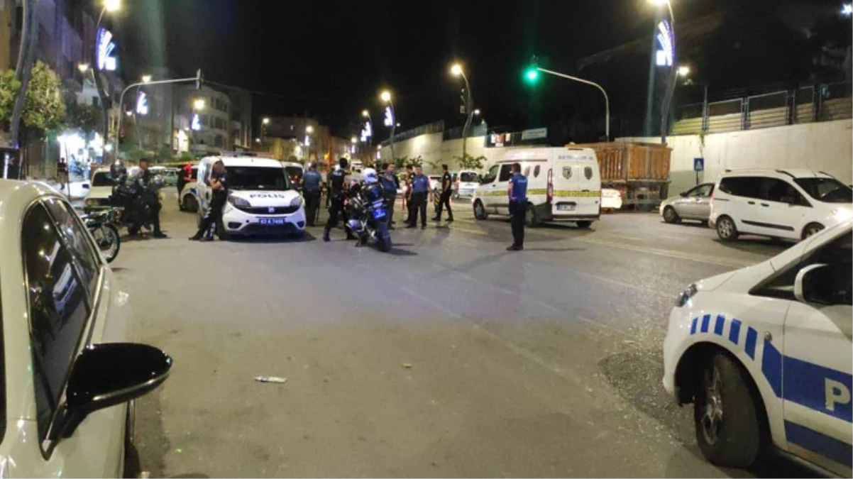 Husumetli aileler arasında bıçaklı kavga! 1’i polis 3 kişi yaralandı