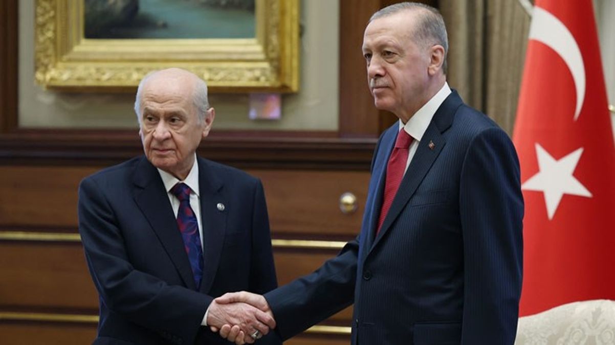 “İsveç’in NATO’da olmasını nasıl hazmedeceğiz” demişti! Cumhurbaşkanı Erdoğan, uçaktan iner inmez Bahçeli ile görüştü