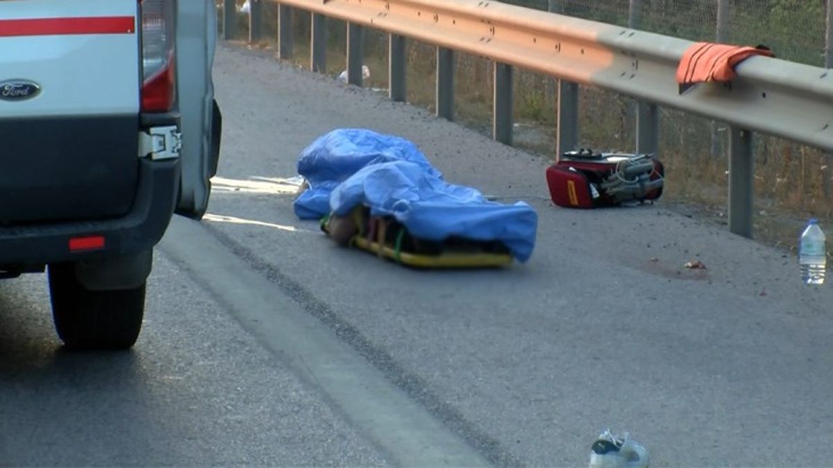 Sürücüsünün kontrolünü kaybettiği motosiklet bariyerlere çarptı! 2 kişi olay yerinde can verdi