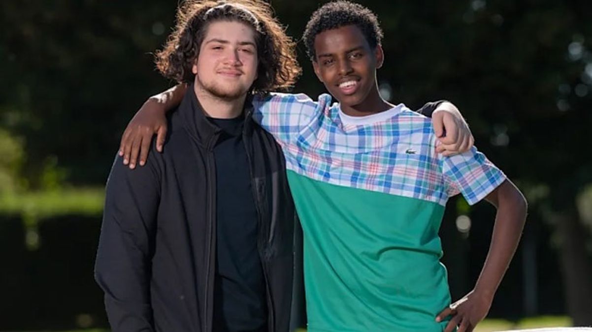 12 yaşındaki bir çocuğu kaçırılmaktan kurtaran iki Türk genci Almanya’da kahraman ilan edildi