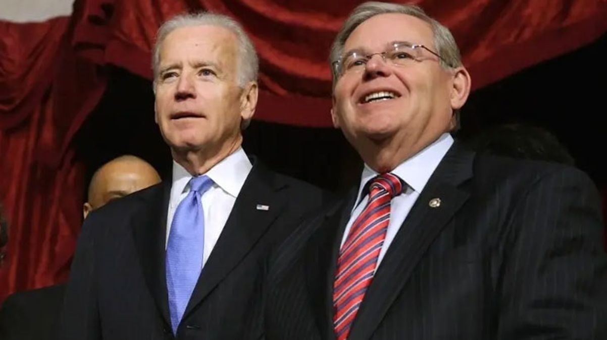 Başı altınlarla dertte! Türk düşmanı senatör Bob Menendez’i, ABD Başkanı Biden yakın takibe aldı