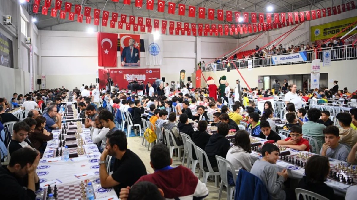 81 ilden 700 sporcunun katıldığı satranç turnuvası Tuzla’da başladı