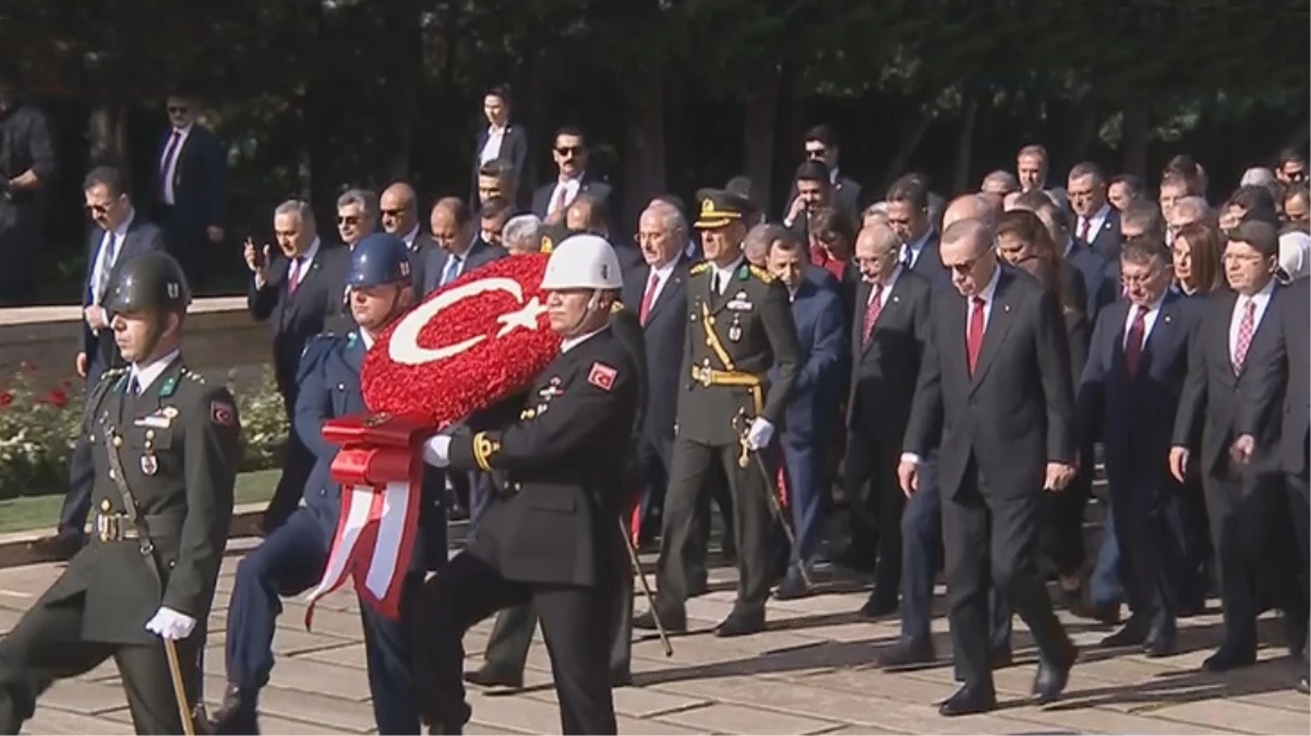 Devlet erkanı Ata’nın huzurunda! İşte Cumhurbaşkanı Erdoğan’ın Anıtkabir Özel Defteri’ne yazdığı not