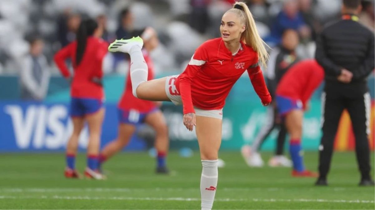 Dünyanın en çekici kadın futbolcusuna ahlaksız mesaj! 1 gece için teklif edilen rakamı ifşa etti