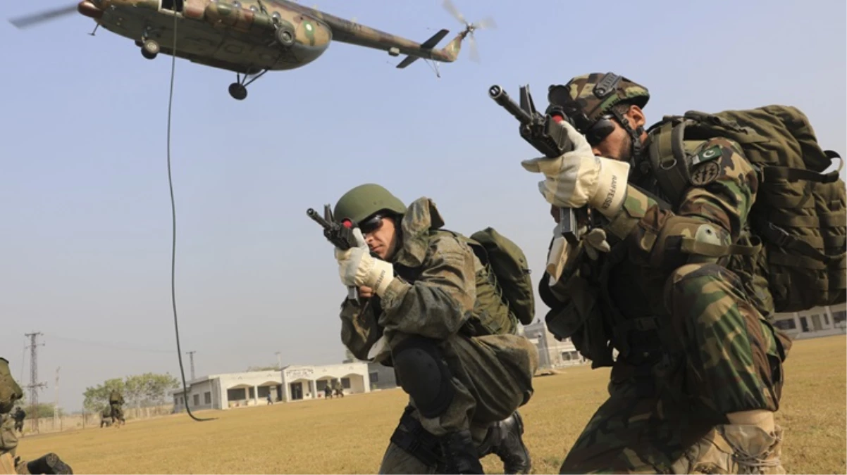 Gözler Gazze’ye çevrilmişken Pakistan ve Hindistan askerleri sınırda birbirine ateş açtı