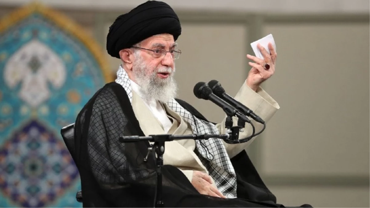 Hamaney: İsrail’e saldırıyı planlayan Filistinlilerin ellerini öpüyoruz