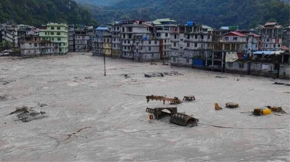 Hindistan’daki sel felaketinde ölü sayısı 42’ye yükseldi