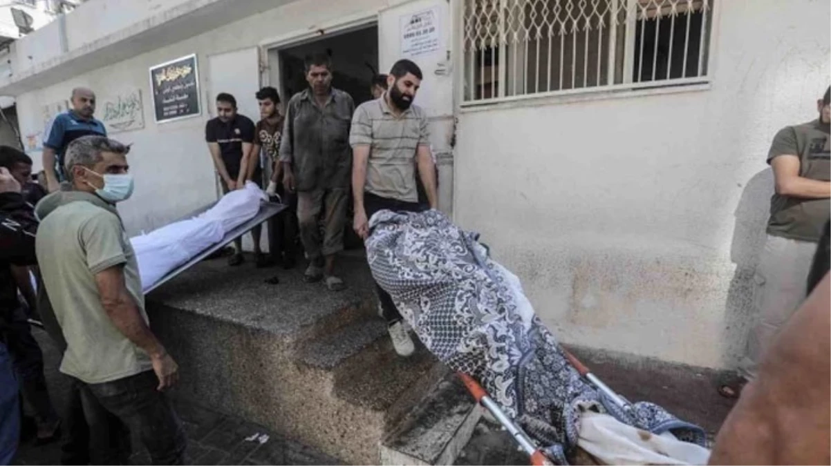 İsrail’in Gazze’deki hastane katliamında hayatını kaybedenlerin cenazeleri El Şifa Hastanesi’ne taşındı