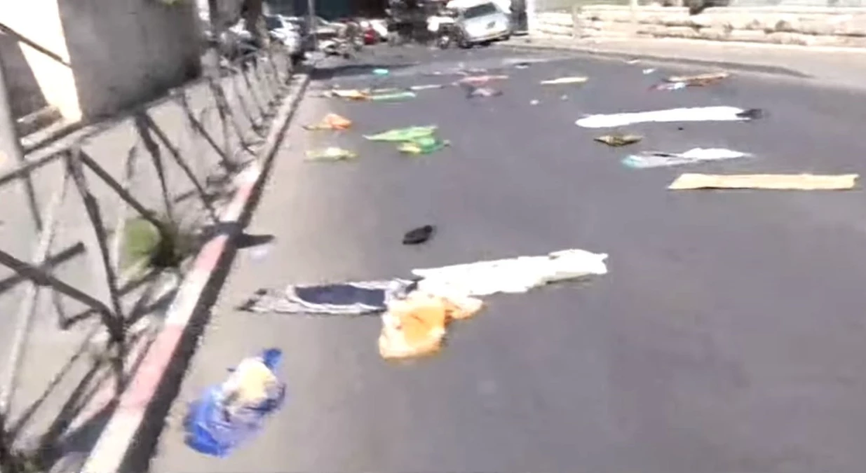 İsrail polisi, Mescid-i Aksa’da namaz kılmak isteyen Müslümanların üzerine gaz bombası attı