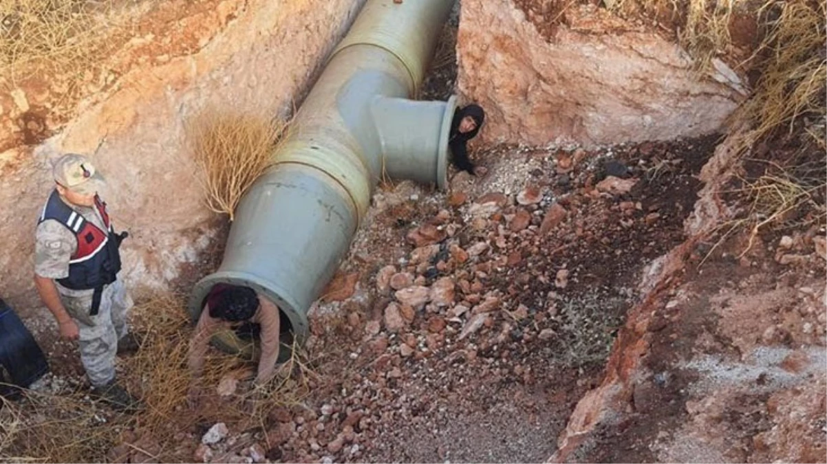 Kilis’te sulama borusunun içinde 3 göçmen yakalandı