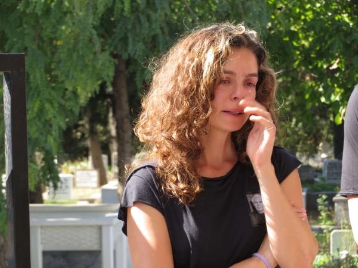 Özge Özpirinçci’nin babası Kadri Emrah Özpirinçci son yolculuğuna uğurlandı