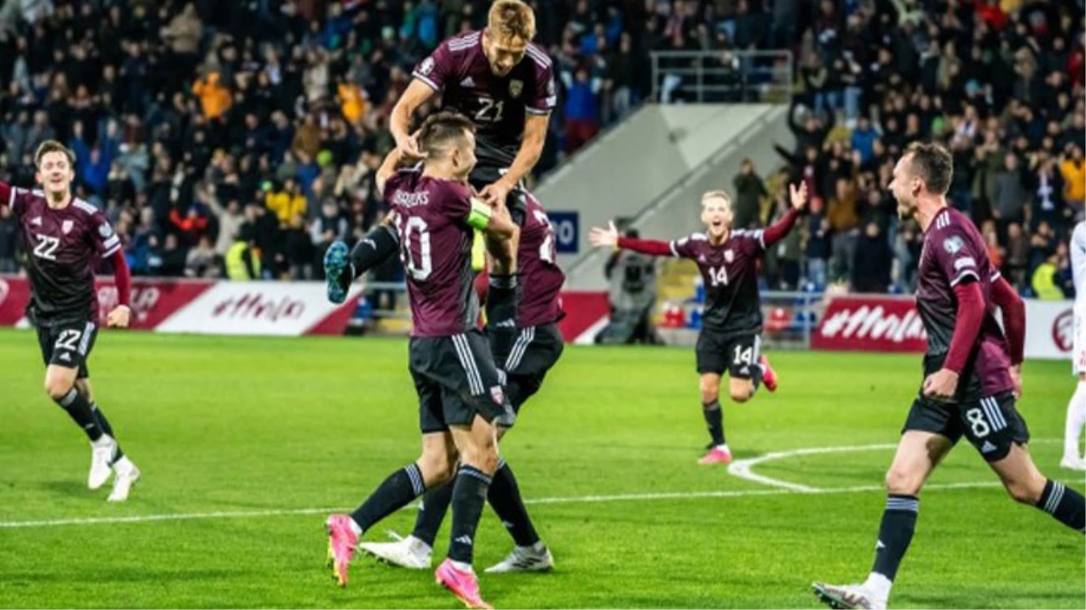 Siftah yaptılar! 10 kişi kalan Letonya Ermenistan’ı 2 farkla geçti