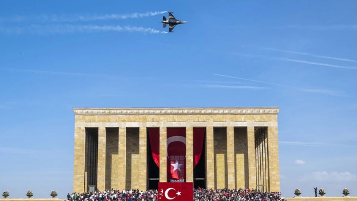 Başkent’te gururlandıran tablo! Cumhuriyet’in 100. yılı için SOLOTÜRK’ten nefes kesen gösteri