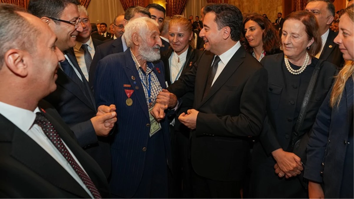 TBMM’nin açılış resepsiyonuna muhalefet liderlerinden bir tek DEVA Partisi lideri Ali Babacan katıldı