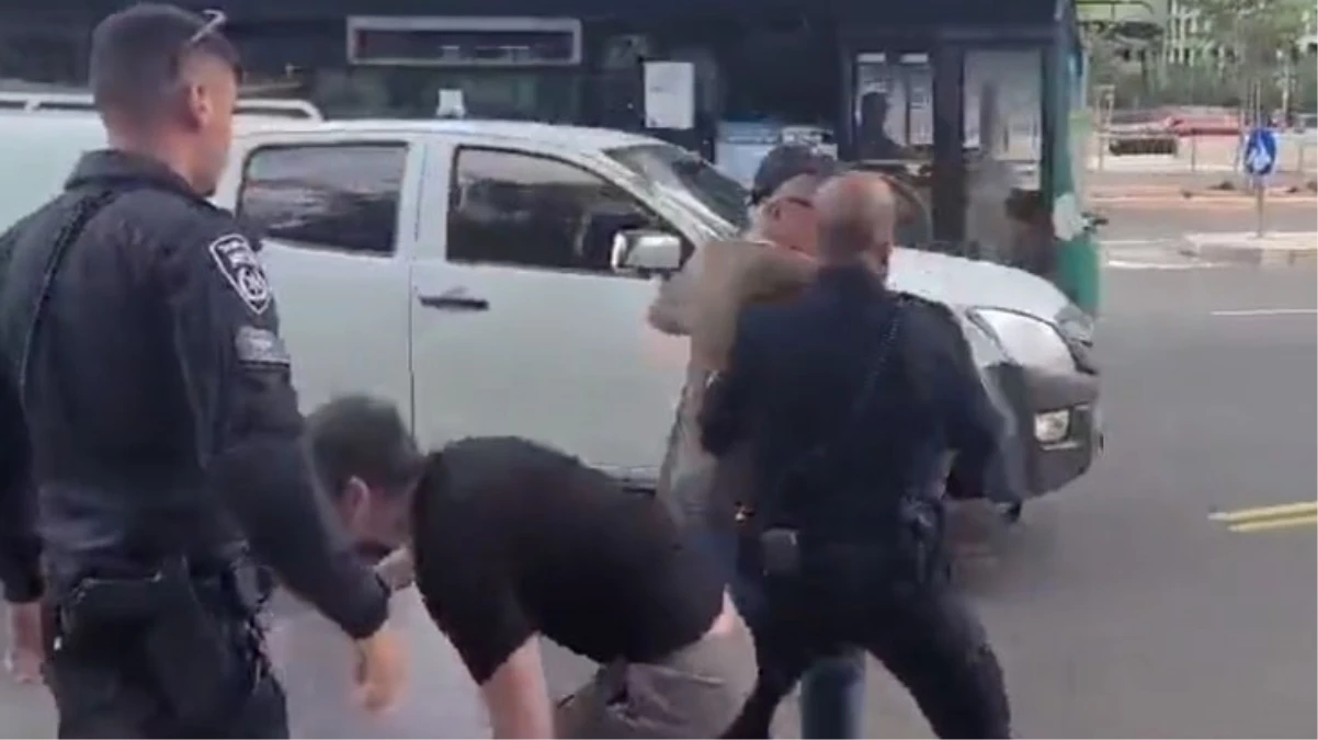 Tel Aviv’de, Gazze’deki insanlık dramını protesto eden İsrailliler, İsrail polisinin hışmına uğradı