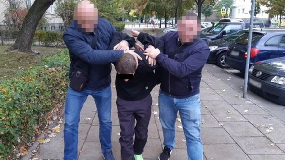 Polonya’da cansız manken taklidi yapan hırsız, mağazaları soyup soğana çevirdi