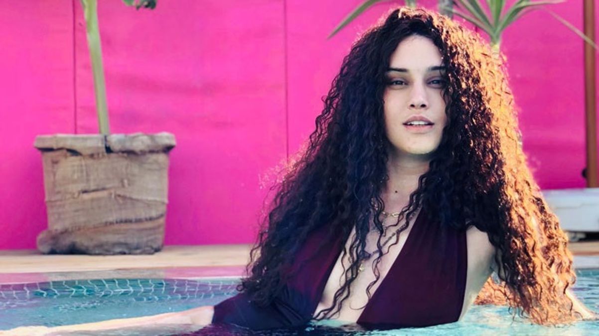 Oyuncu Zeynep Koçak, son halini Güllü’ye benzetenleri fena tiye aldı