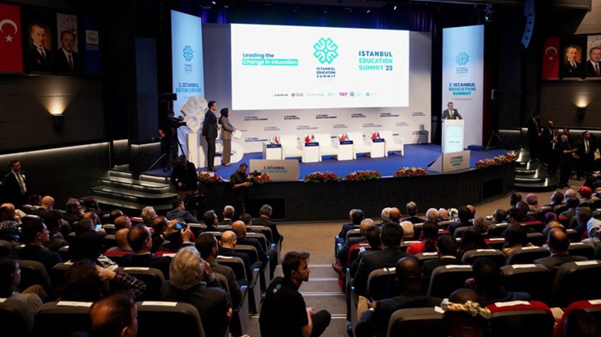 3. İstanbul Eğitim Zirvesi’ne katılan Milli Eğitim Bakanı Tekin, Malezya Eğitim Bakanı Fadhlina Binti Sidek ile görüştü