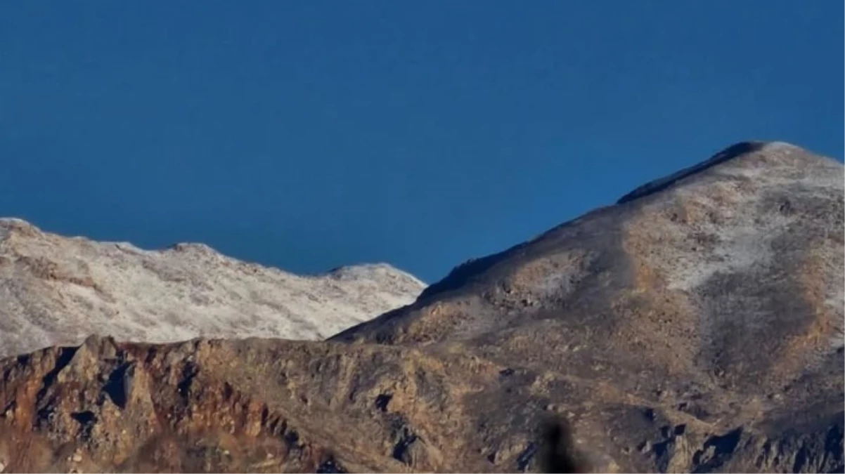 Antalya’nın Kaş ilçesinde mevsimin ilk karı düştü
