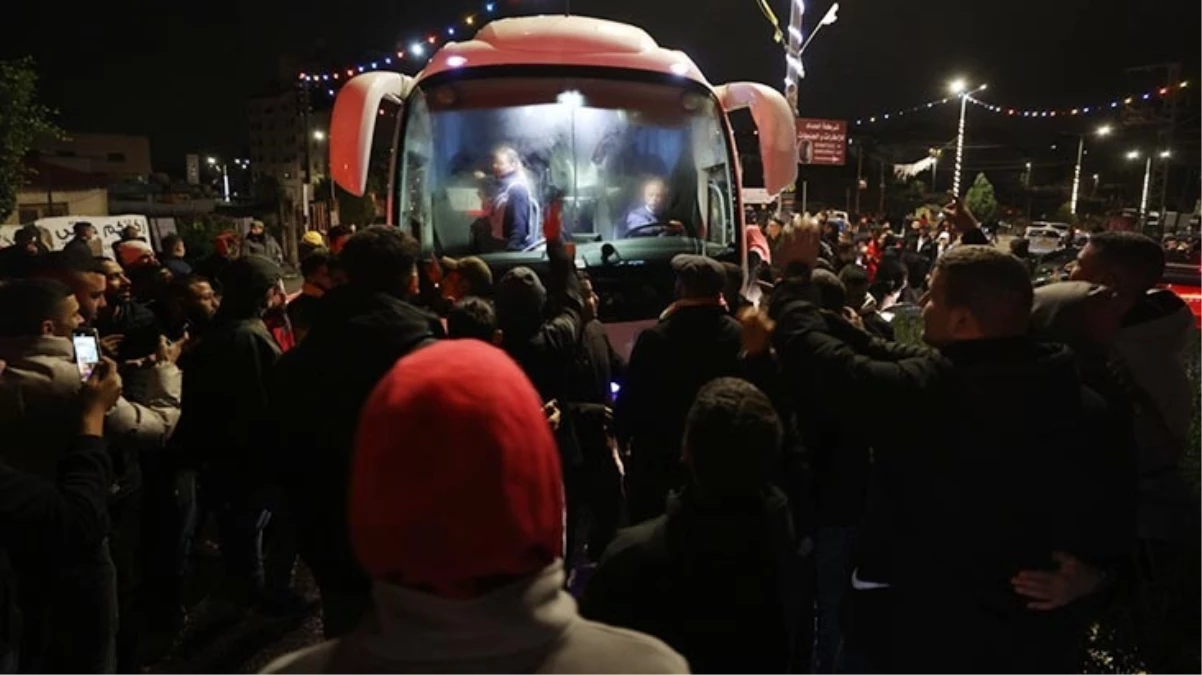 Ateşkes 2 gün daha uzatıldı! İsrail’in gün yüzü göstermediği 33 Filistinli daha serbest kaldı