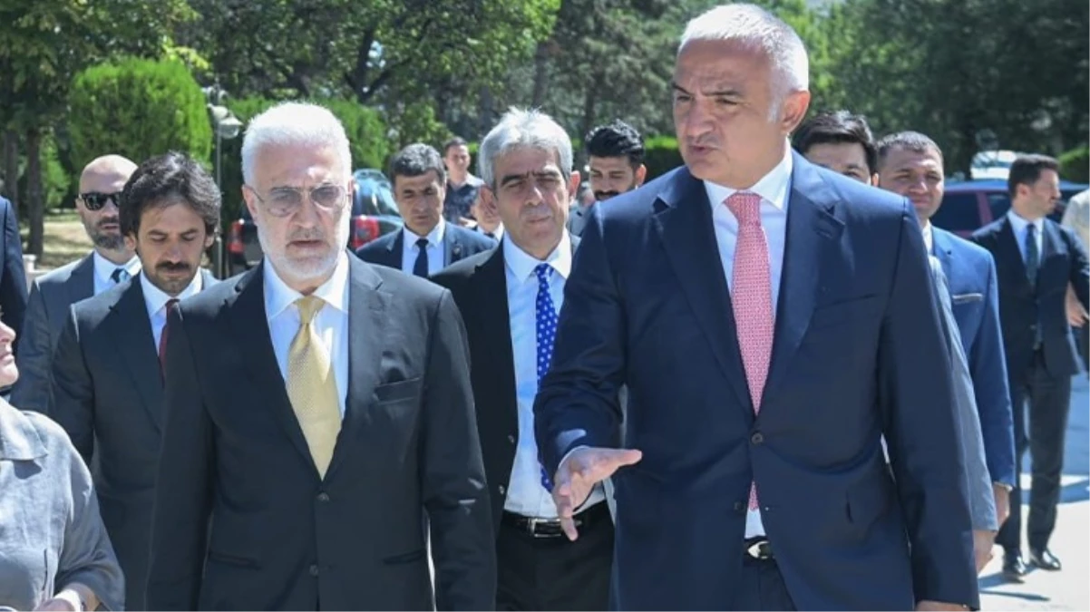Bakan Ersoy’dan, Tamer Karadağlı’nın Devlet Tiyatroları Genel Müdürü olarak atanmasına ilişkin eleştirilere yanıt