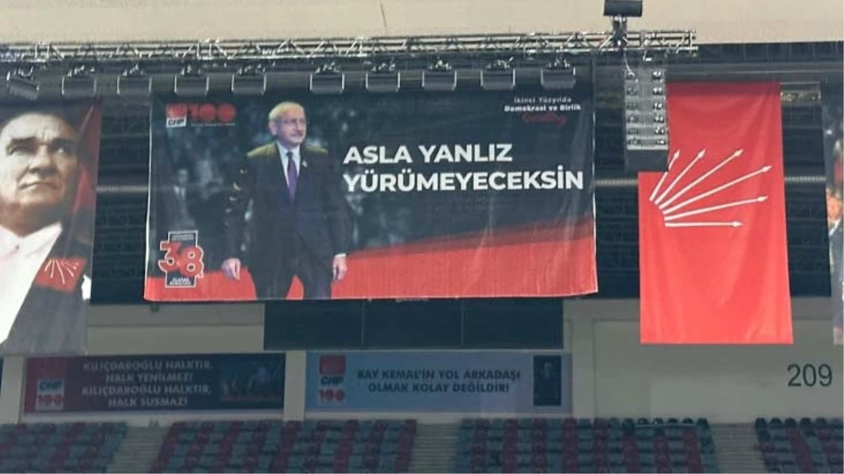 CHP’de kongre heyecanı başladı! Kılıçdaroğlu’na destek pankartındaki hata dikkatlerden kaçmadı