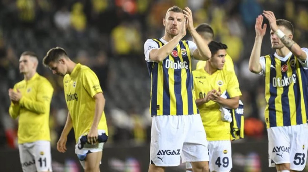 Futbolcular gözyaşlarını zor tuttu! Fenerbahçe taraftarından maç sonuna damga vuran an