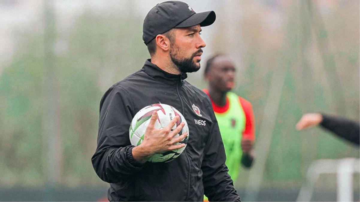 İlk takımını Süper Lig’de çalıştıran Farioli, Fransa’da tarih yazıyor! PSG’den liderliği aldılar