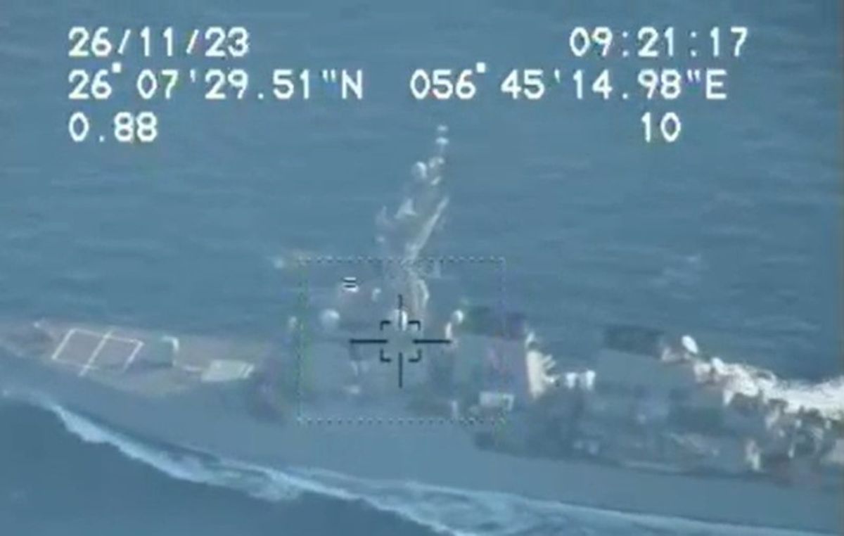 İran’a ait İHA’lar, Hürmüz Boğazı’ndan geçiş yapan ABD donanmasını taciz etti