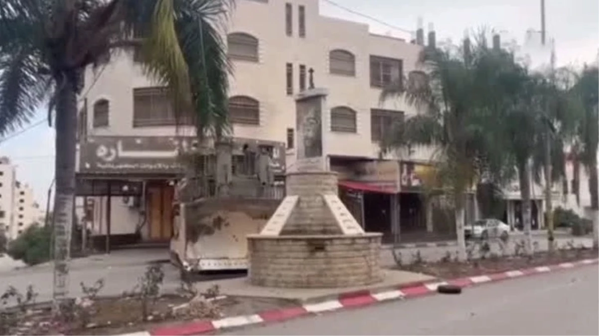 İşgalci İsrail ordusu, Batı Şeria’da Yaser Arafat’a ait anıtları buldozerle yıktı