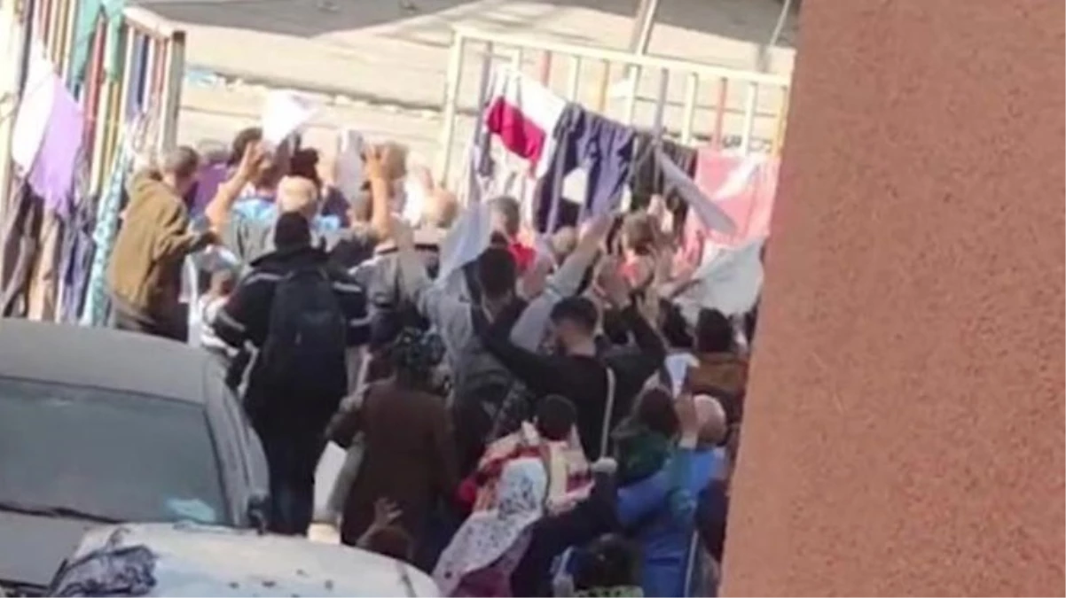 İsrail ordusu Gazze’de beyaz bayrak sallayan Filistinlilere ateş açtı