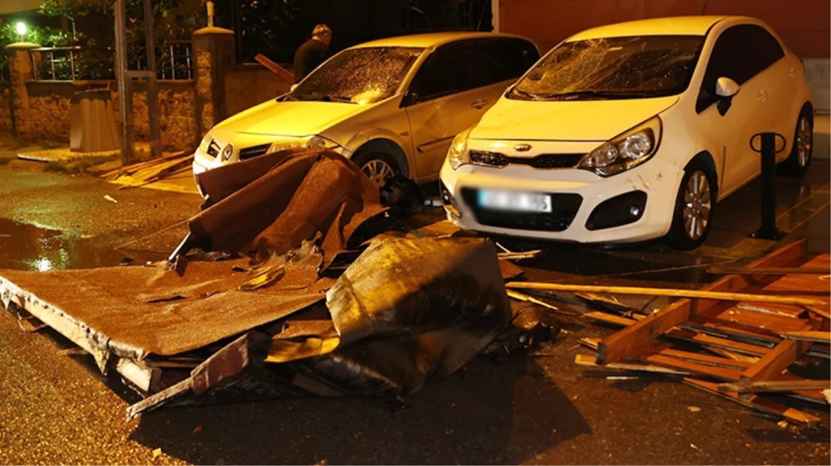 İstanbul’da fırtına nedeniyle çatılar uçtu