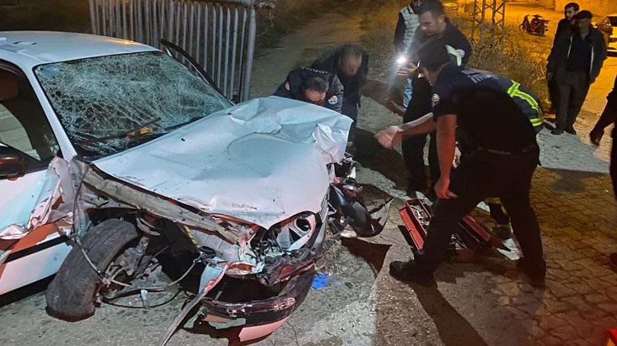 Kontrolden çıkan otomobil yayalara çarpıp karşı caddeye uçtu: 1’i ağır 4 yaralı