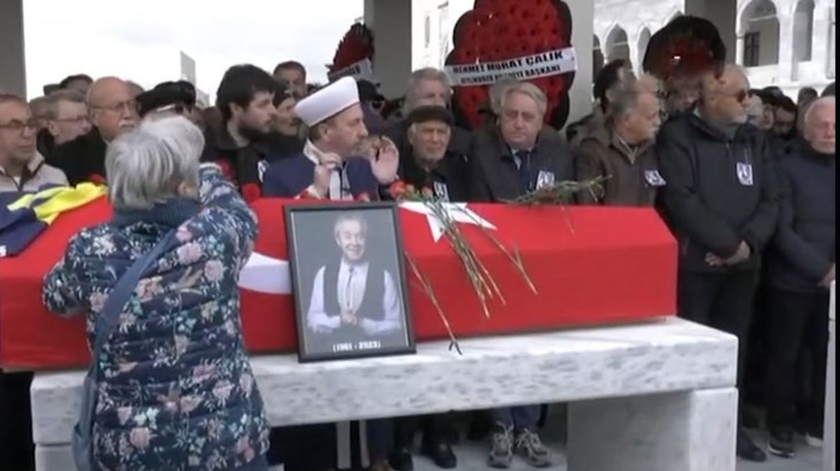 Metin Uca’nın cenazesinde gerginlik! “Camiye getirilmeyi istemiyordu” diyerek bağırıp yuhaladılar