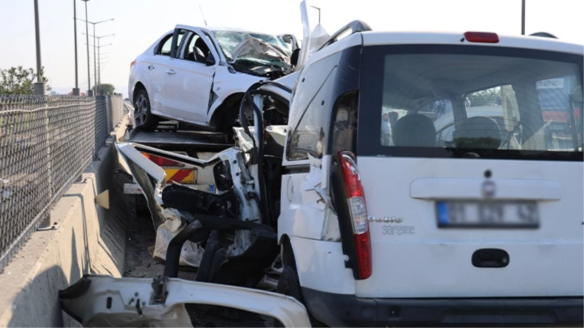 Ters yönde seyreden araç, otomobile çarptı: 3 kişi can verdi