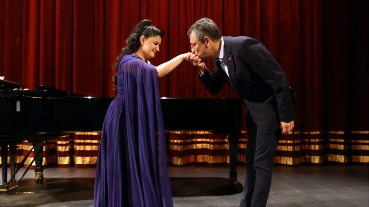 Türkiye’ye “İşgalci” diyen kadının elini öpen Özgür Özel’den eleştirilere yanıt