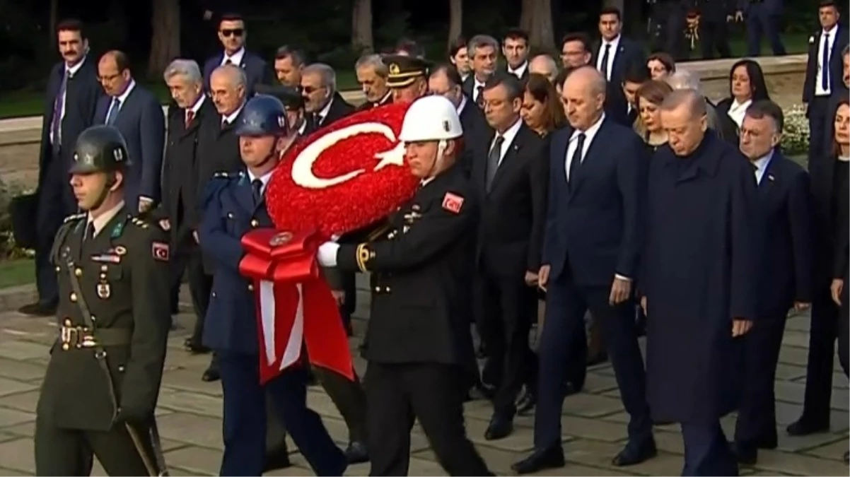 Ulu önder Atatürk’ü saygıyla anıyoruz! Cumhurbaşkanı Erdoğan başkanlığındaki devlet erkanı Anıtkabir’de