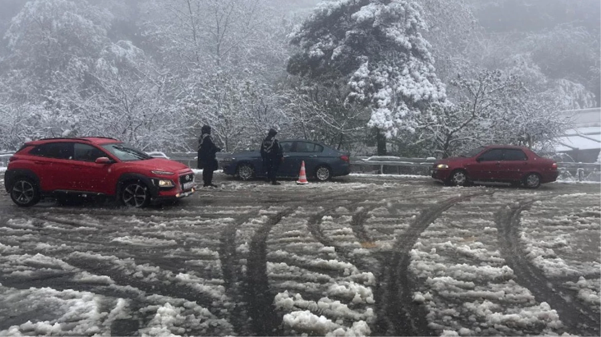 Uludağ’da kar kalınlığı 50 santimetreyi aştı! Araçların zincirsiz çıkışına izin verilmiyor