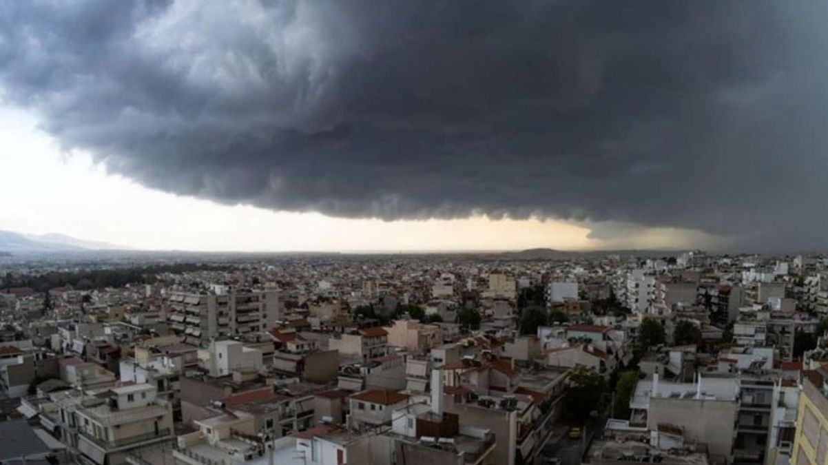 Yunanistan’da olumsuz hava koşullarına karşı cep telefonlarına “acil kodlu” mesajlar gönderildi