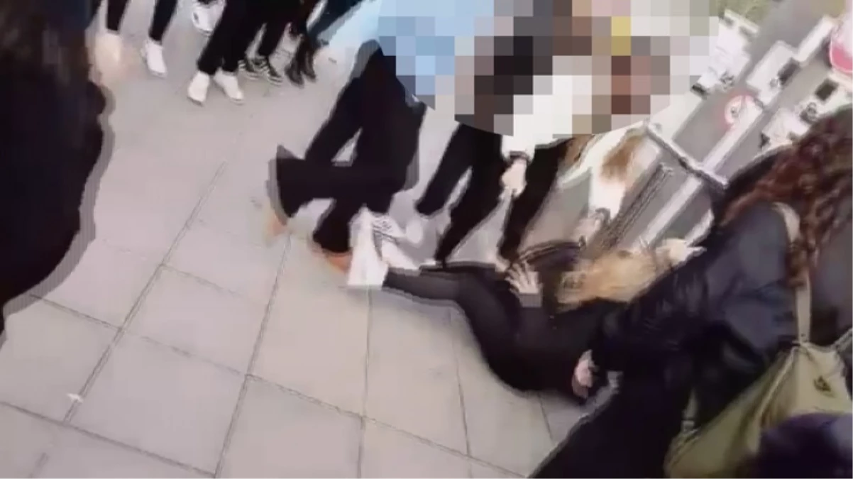 1’e karşı 5! Kız öğrenciyi acımasızca dövüp o anları da kayıt altına aldılar