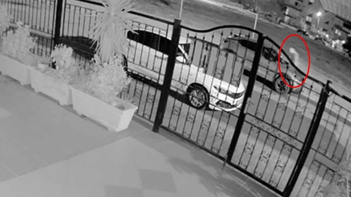 16 gün önce 1,5 milyon TL’ye aldığı otomobilini komşusu taşla çizdi