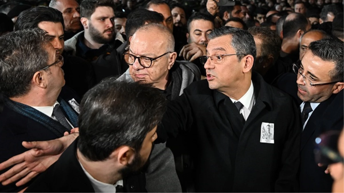 CHP Genel Başkanı Özel’e şehit cenazesinde tepki! “Özgür dışarı” sloganları atıldı