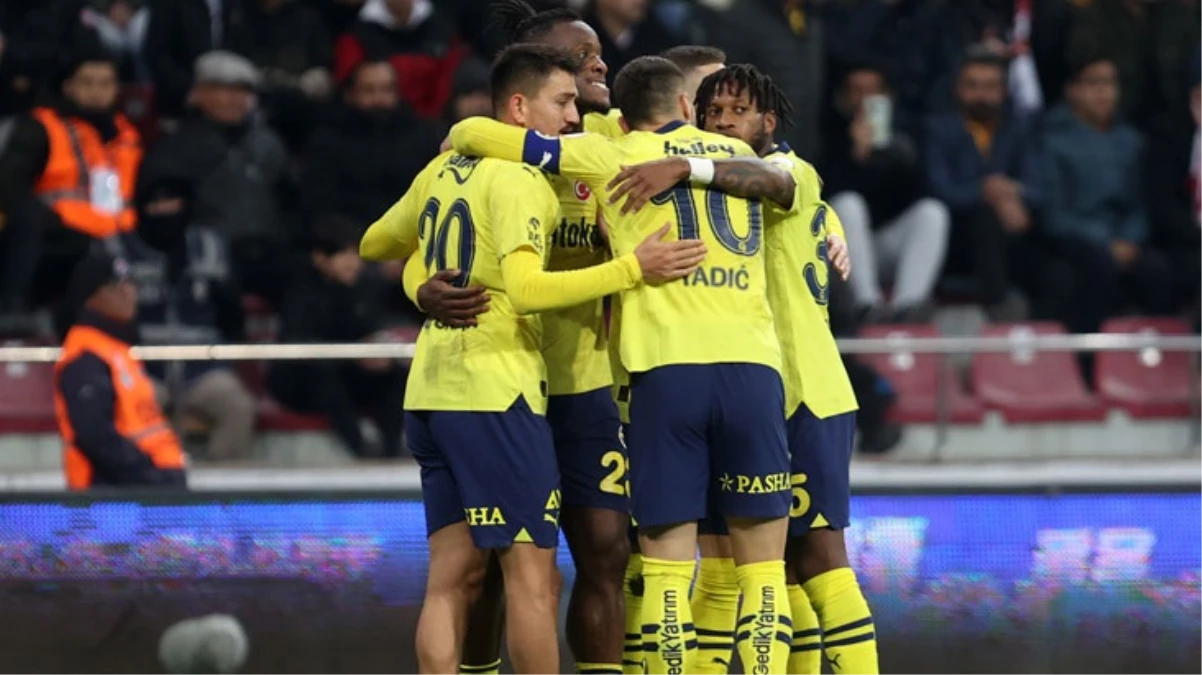 Fenerbahçe’ye ağır darbe! Kayserispor maçında kırmızı kart gören 2 yıldız G.Saray derbisinde yok