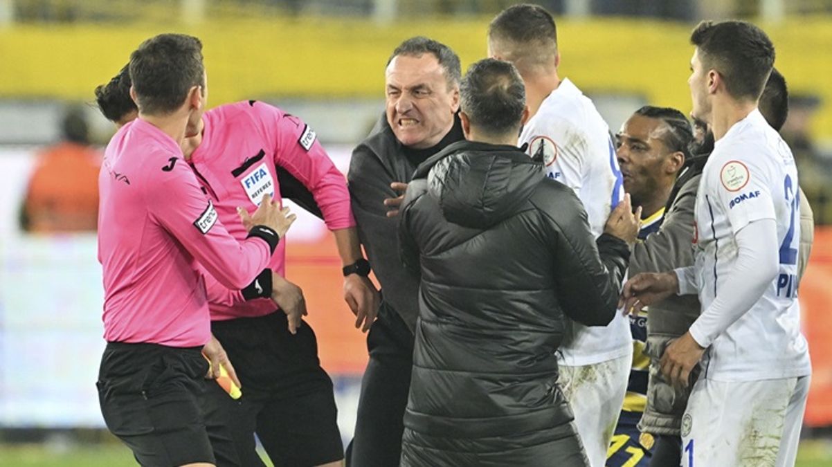 Hakem Meler’e atılan yumruk dünya basınında geniş yankı uyandırdı: Türk futbolunun utanç gecesi