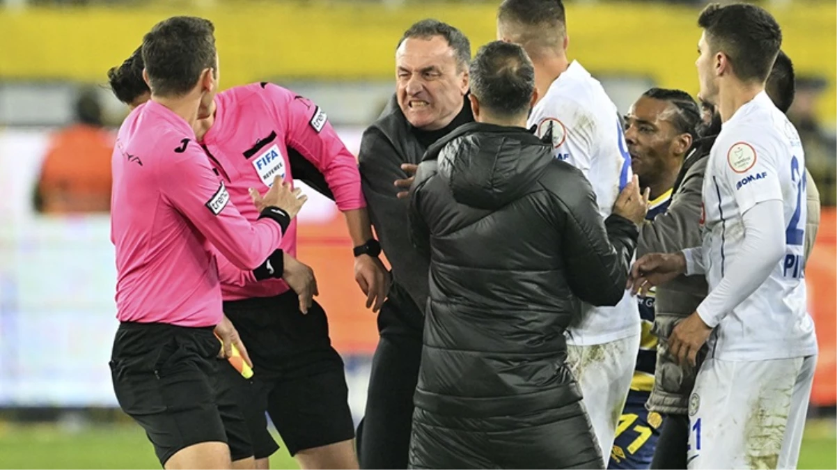 Halil Umut Meler’e maç sonu yumruk! Süper Lig’de hakemler maçlara çıkmama kararı aldı