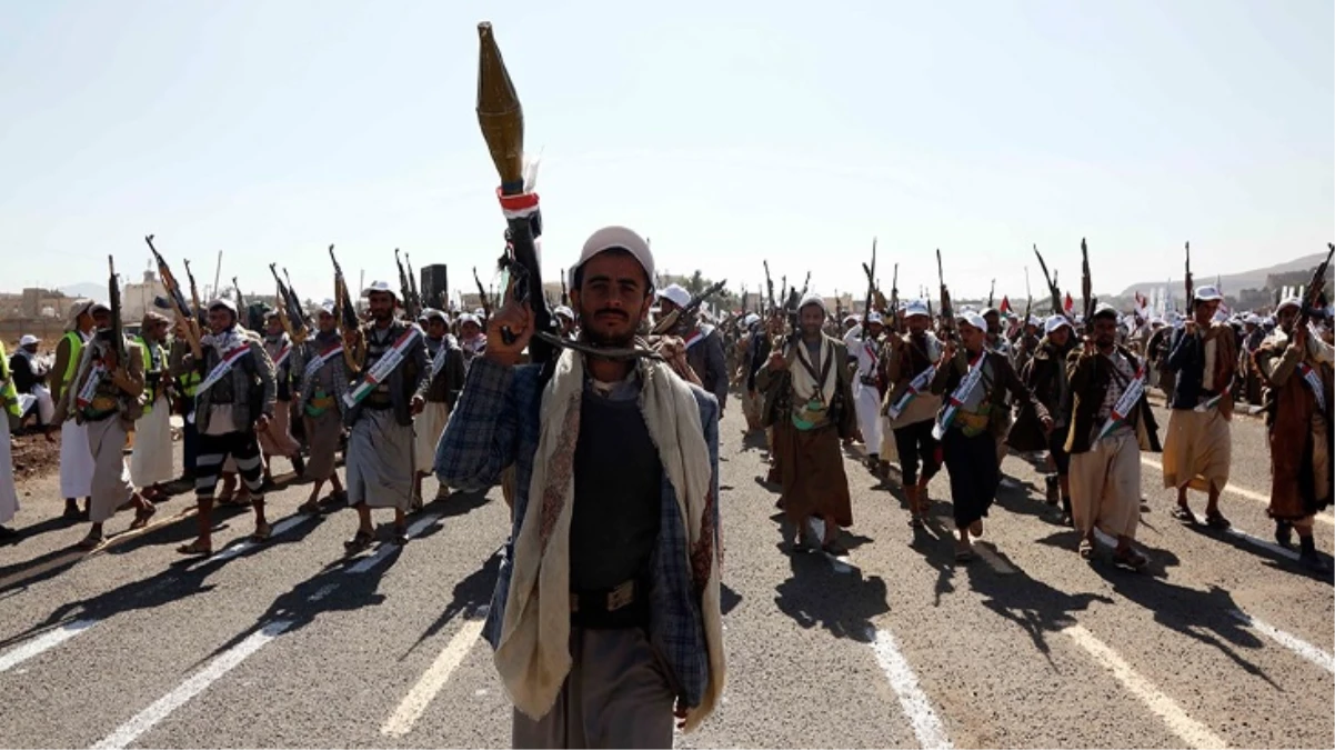 Husiler, ABD’yi açık açık tehdit etti: Kızıldeniz’de gerilim artarsa savaş gemilerinizi vururuz